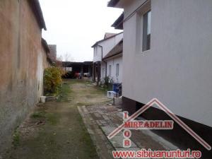 INCHIRIEM CASA 4 CAMERE,    SINGUR IN CURTE � TURNISOR