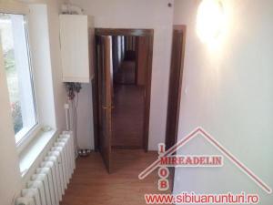 INCHIRIEM CASA 4 CAMERE,    SINGUR IN CURTE � TURNISOR