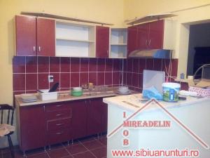 INCHIRIEM CASA 4 CAMERE,    SINGUR IN CURTE � TURNISOR