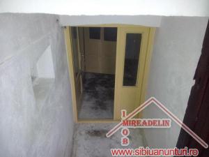 INCHIRIEM CASA 4 CAMERE,    SINGUR IN CURTE � TURNISOR