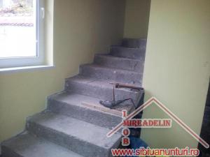 INCHIRIEM CASA 4 CAMERE,    SINGUR IN CURTE � TURNISOR