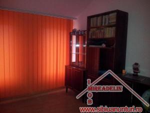 INCHIRIEM CASA 4 CAMERE,    SINGUR IN CURTE � TURNISOR