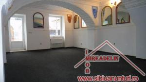 INCHIRIEM SPATIU COMERCIAL,   ZONA CENTRALA,   CISNADIE