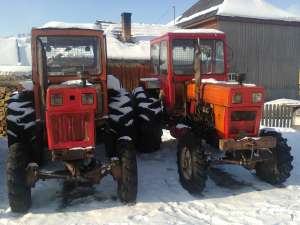 Vind 2 tractoare U651 sau variante