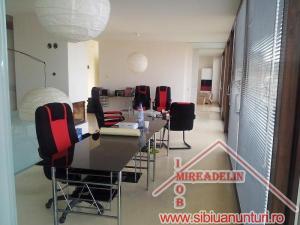 INCHIRIEM CASA 5 camere in zona STRAND