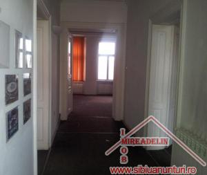 INCHIRIEM SPATIU BIROU 120 MP,   ZONA CENTRALA-BLD. VICTORIEI