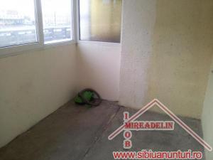 INCHIRIEM APARTAMENT 3 CAMERE,   zona GARII