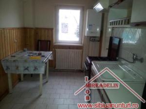 INCHIRIEM APARTAMENT 3 CAMERE,   zona GARII