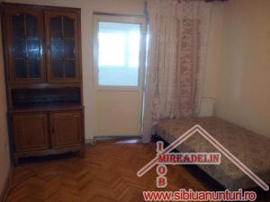 INCHIRIEM APARTAMENT 3 CAMERE,   zona GARII