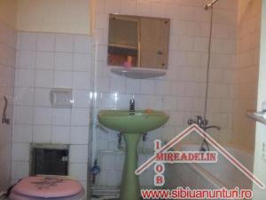 INCHIRIEM APARTAMENT 3 CAMERE,   zona GARII
