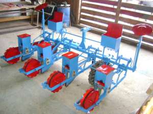 SEMANATOARE CU 4 RANDURI CU FERTILIZATOR