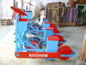 SEMANATOARE CU 4 RANDURI CU FERTILIZATOR