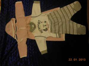 vand pachet de hainute bebe 0-5 luni la 50 ron toate