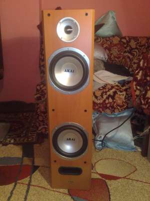 Vand amplificator de camera akai nou nout in garantie 5+1 cu tot cu boxe Urgent