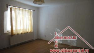 INCHIRIEM APARTAMENT LA CASA 2 camere,   ZONA ULTRACENTRALA