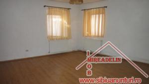 INCHIRIEM APARTAMENT LA CASA 2 camere,   ZONA ULTRACENTRALA