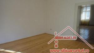 INCHIRIEM APARTAMENT 2 camere,   la casa,   ZONA ULTRACENTRALA