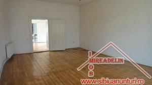 INCHIRIEM APARTAMENT 2 camere,   la casa,   ZONA ULTRACENTRALA
