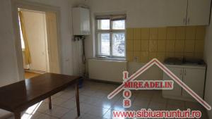 INCHIRIEM APARTAMENT 2 camere,   la casa,   ZONA ULTRACENTRALA