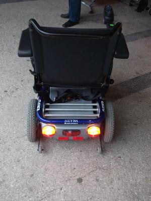 Carucior electric persoane cu handicap