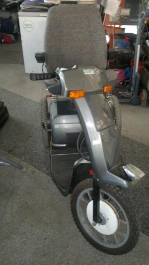 Scuter electric pe 3 roti