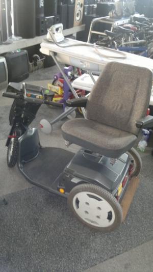 Scuter electric pe 3 roti