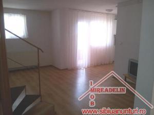 INCHIRIEM APARTAMENT LA MANSARDA,   3 CAMERE,   pe 2 nivele,   cartier VALEA AURIE