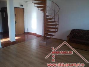 INCHIRIEM APARTAMENT LA MANSARDA,   3 CAMERE,   pe 2 nivele,   cartier VALEA AURIE