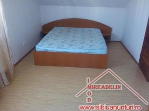 INCHIRIEM APARTAMENT LA MANSARDA,   3 CAMERE,   pe 2 nivele,   cartier VALEA AURIE