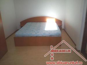 INCHIRIEM APARTAMENT LA MANSARDA,   3 CAMERE,   pe 2 nivele,   cartier VALEA AURIE