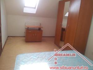 INCHIRIEM APARTAMENT LA MANSARDA,   3 CAMERE,   pe 2 nivele,   cartier VALEA AURIE