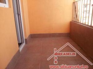 INCHIRIEM APARTAMENT LA MANSARDA,   3 CAMERE,   pe 2 nivele,   cartier VALEA AURIE