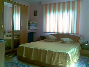 Vand sau schimb casa cu ap 3 cam in buc