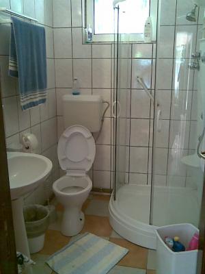 Vand sau schimb casa cu ap 3 cam in buc