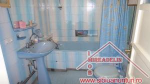 INCHIRIEM APARTAMENT LA CASA 4 camere,   ZONA TREI STEJARI