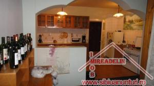 INCHIRIEM APARTAMENT LA CASA 4 camere,   ZONA TREI STEJARI