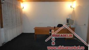 INCHIRIEM APARTAMENT LA CASA 4 camere,   ZONA TREI STEJARI