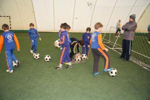 Tenis si fotbal pe teren acoperit la tenis club champion