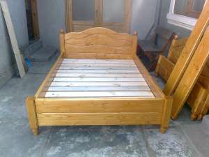 Efectuez mobilier din lemn masiv la comanda