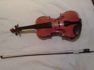 Vand vioara clasica 4/4 urgent!! stare buna!!