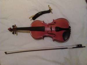 Vand vioara clasica 4/4 urgent!! stare buna!!
