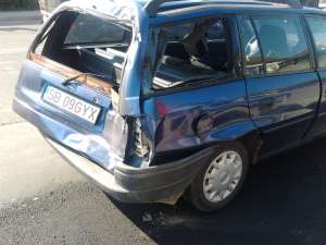 vand acte de opel astra f caravan.si mai vand masina pentru dezmembrari. pret 650 negociabil.