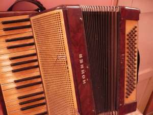 Vand acordeoane hohner si select