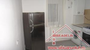 VAND APARTAMENT LA MANSARDA,   pe 2 nivele,   str. SEMAFORULUI