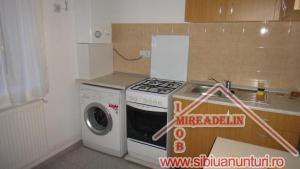 VAND APARTAMENT LA MANSARDA,   pe 2 nivele,   str. SEMAFORULUI