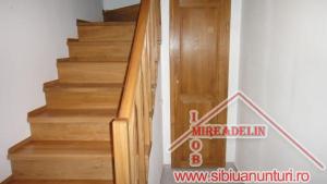 VAND APARTAMENT LA MANSARDA,   pe 2 nivele,   str. SEMAFORULUI