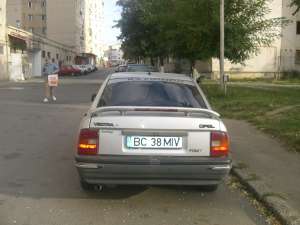 vand opel vectra an fabricatie 1991 ;dotari .jante aliaj .anchidere centralizata din telecomanda ala