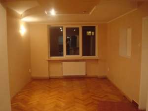 Inchiriez apartament 4 camere 230 euro