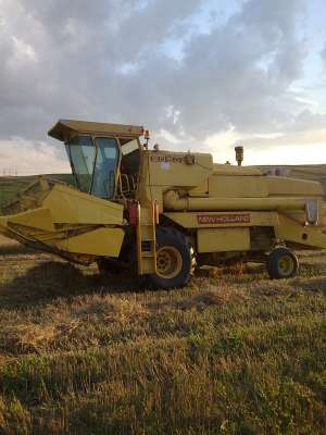 combina new holland 8050