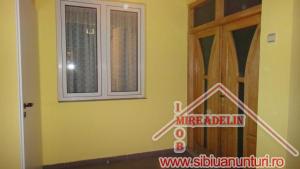INCHIRIEM APARTAMENT LA CASA 2 camere,   ZONA STEFAN CEL MARE